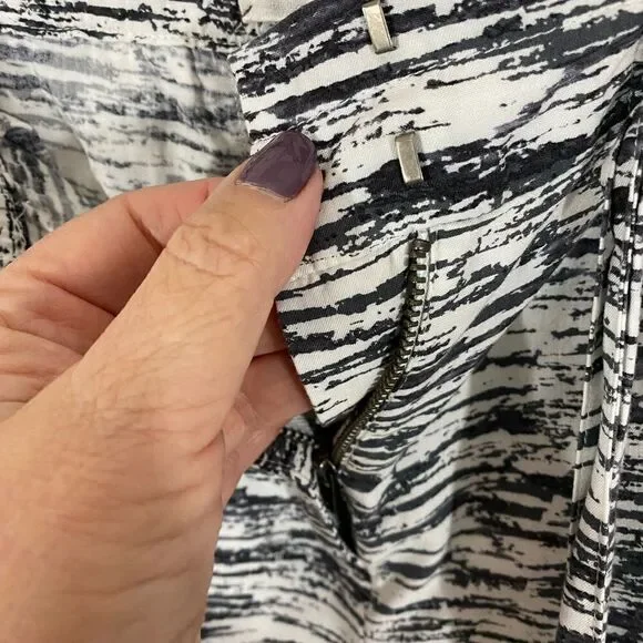 Lou & Grey Ruffle Waist Paperbag Shorts - Picture 7 of 7